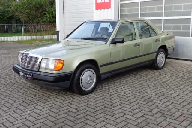 Mercedes-Benz 200-Serie (1985) thumbnail 2