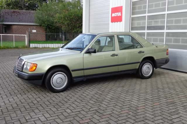 Mercedes-Benz 200-Serie (1985) thumbnail 3