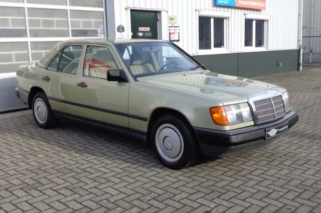 Mercedes-Benz 200-Serie (1985) thumbnail 6