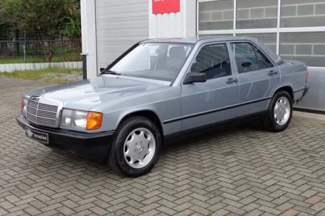 Mercedes-Benz 190-Serie (1984) thumbnail 2
