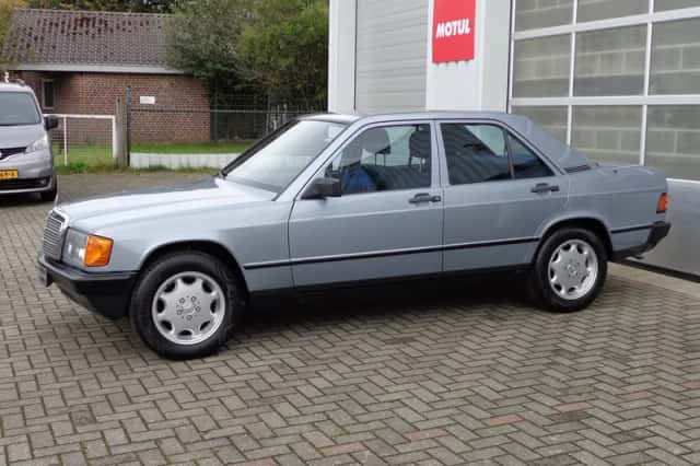 Mercedes-Benz 190-Serie (1984) thumbnail 3