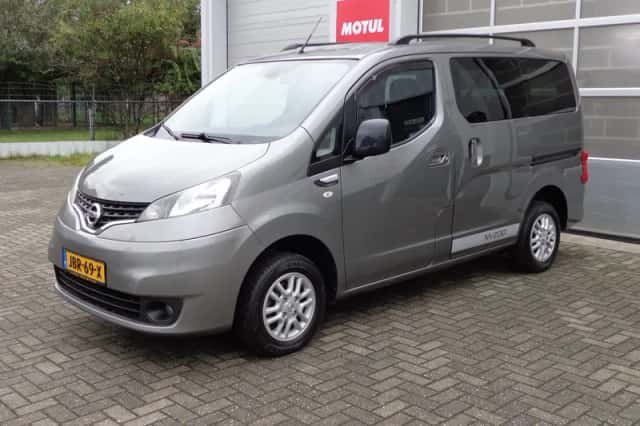 Nissan Evalia (2012) thumbnail 2