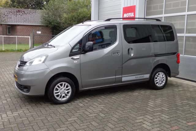 Nissan Evalia (2012) thumbnail 3