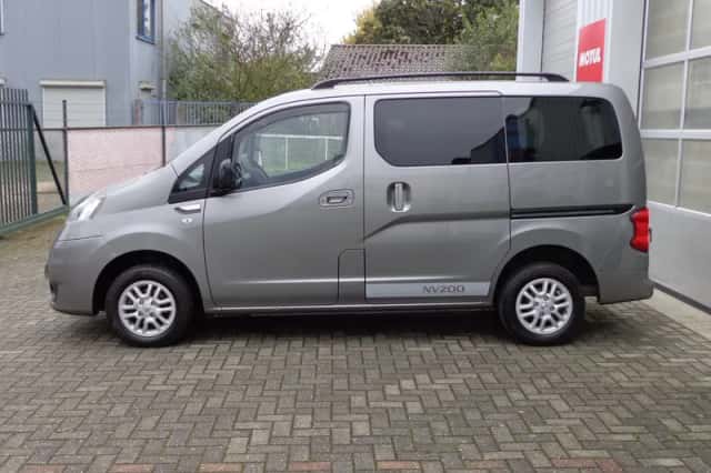 Nissan Evalia (2012) thumbnail 4