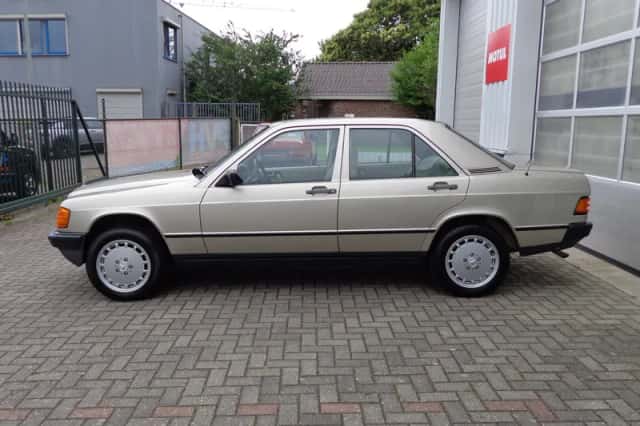 Mercedes-Benz 190-Serie (1986) thumbnail 3