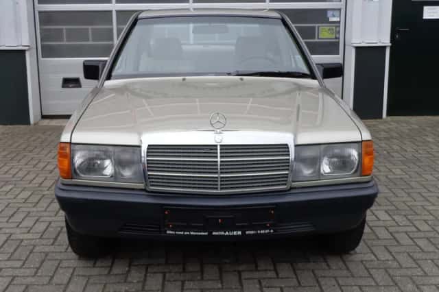 Mercedes-Benz 190-Serie (1986) thumbnail 4