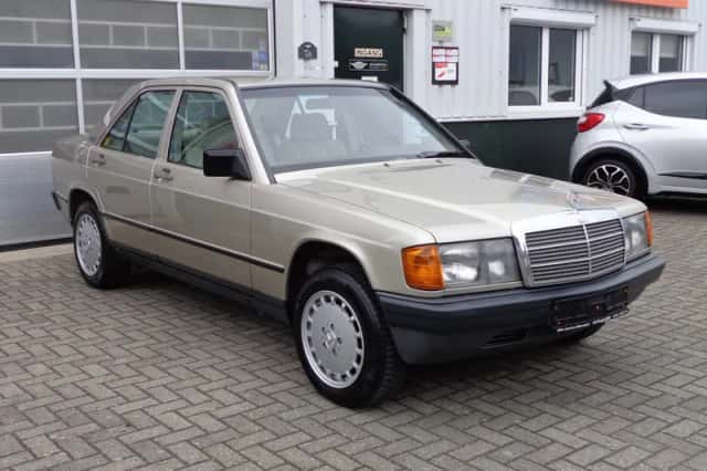 Mercedes-Benz 190-Serie (1986) thumbnail 5