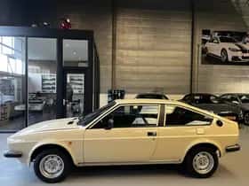 Alfa Romeo Exterior Colour thumbnail 4