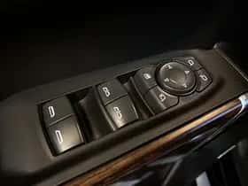 Chevrolet Exterior Colour thumbnail 34