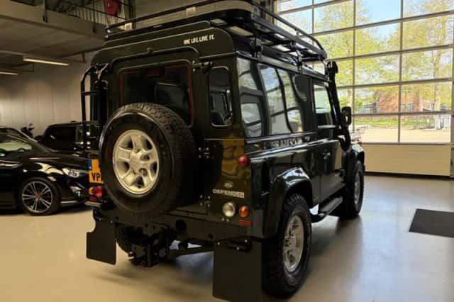 Land Rover Defender (2008) thumbnail 6