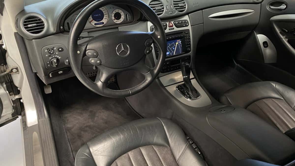 Mercedes-Benz Exterior Colour — foto 1