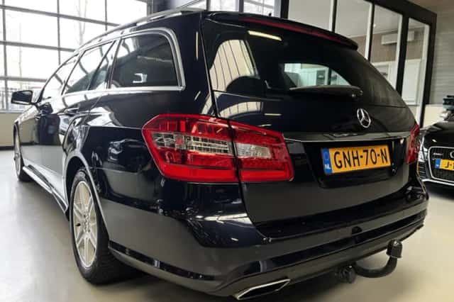 Mercedes-Benz Exterior Colour (2009) thumbnail 1