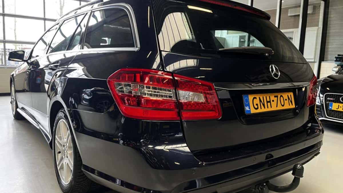 Mercedes-Benz Exterior Colour — foto 1