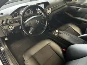 Mercedes-Benz Exterior Colour (2009) thumbnail 2