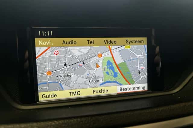 Mercedes-Benz Exterior Colour (2009) thumbnail 3