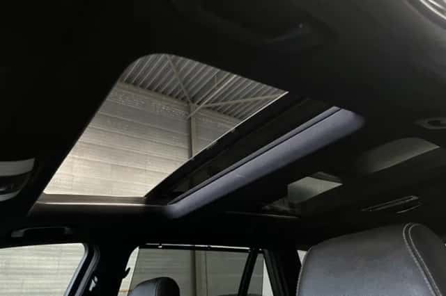 Mercedes-Benz Exterior Colour (2009) thumbnail 4