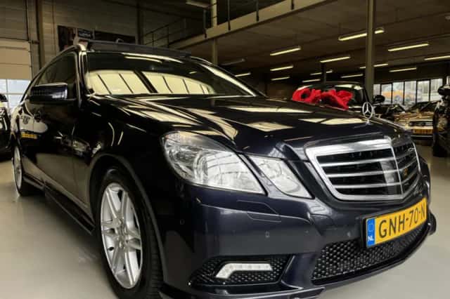 Mercedes-Benz Exterior Colour (2009) thumbnail 5