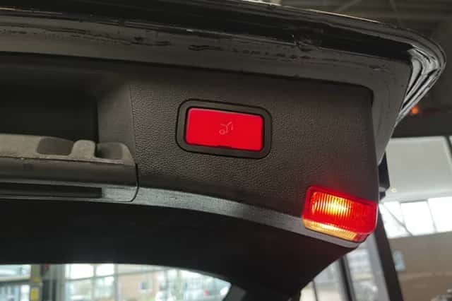 Mercedes-Benz Exterior Colour (2009) thumbnail 6