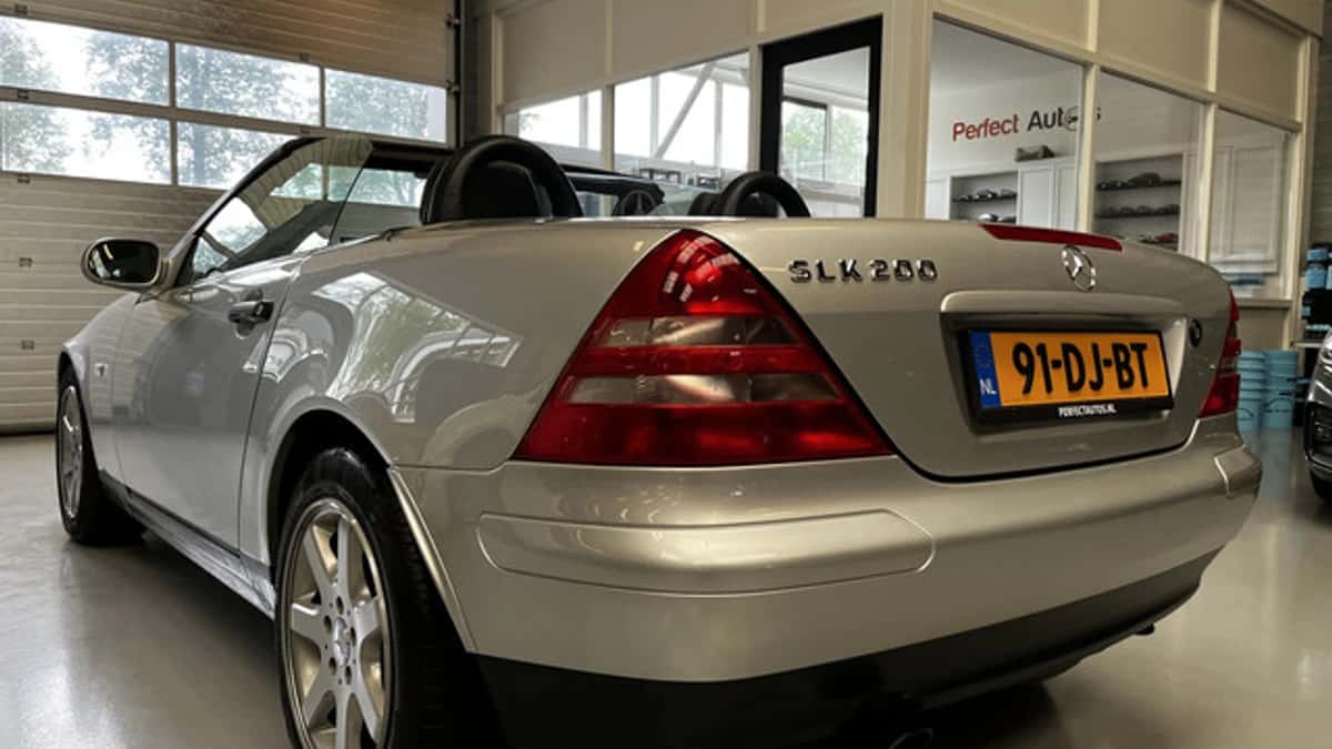 Mercedes-Benz Exterior Colour — foto 1