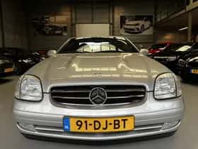 Mercedes-Benz Exterior Colour thumbnail 4