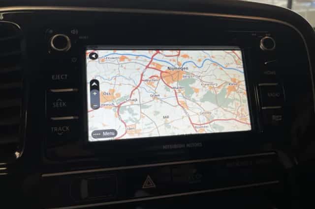 Mitsubishi Outlander (2019) thumbnail 3