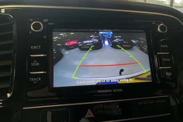 Mitsubishi Outlander (2019) thumbnail 4
