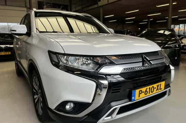 Mitsubishi Outlander (2019) thumbnail 6