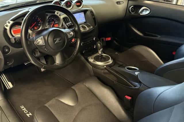 Nissan 370Z (2012) thumbnail 2