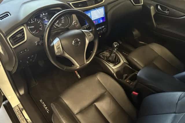 Nissan X-Trail (2017) thumbnail 2