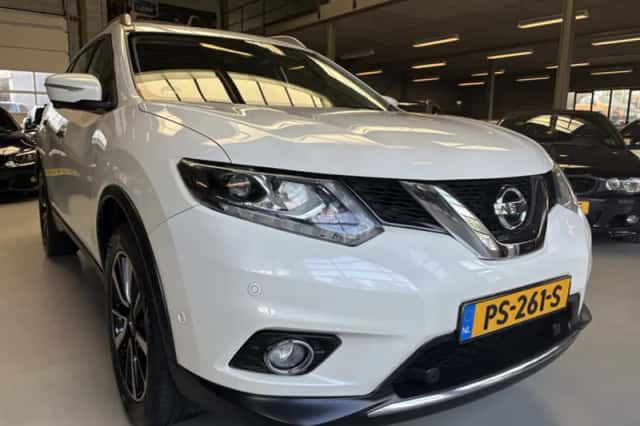 Nissan X-Trail (2017) thumbnail 5