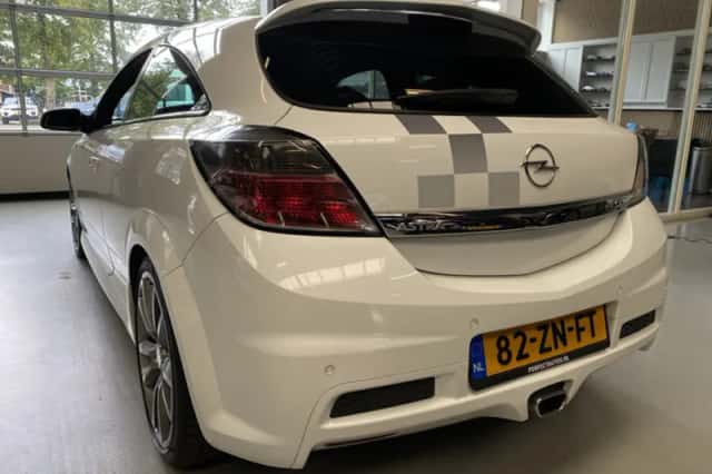 Opel Astra (2008) thumbnail 1