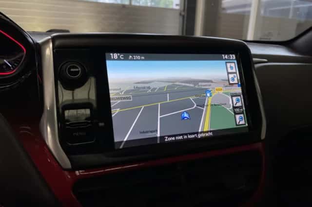 Peugeot 208 (2013) thumbnail 3