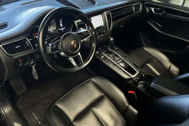 Porsche Macan (2016) thumbnail 2