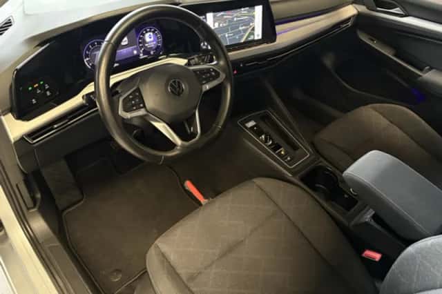 Volkswagen Golf (2021) thumbnail 2