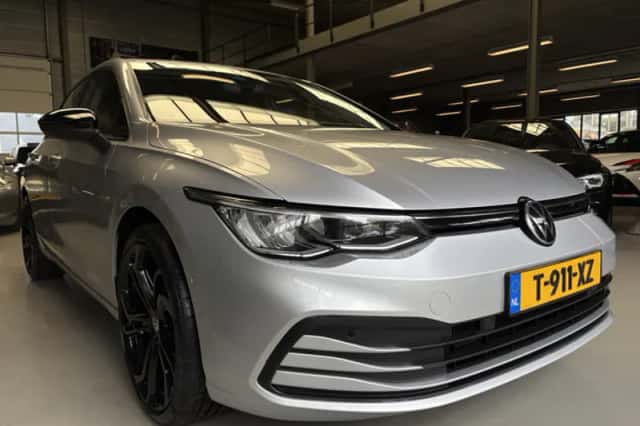 Volkswagen Golf (2021) thumbnail 4