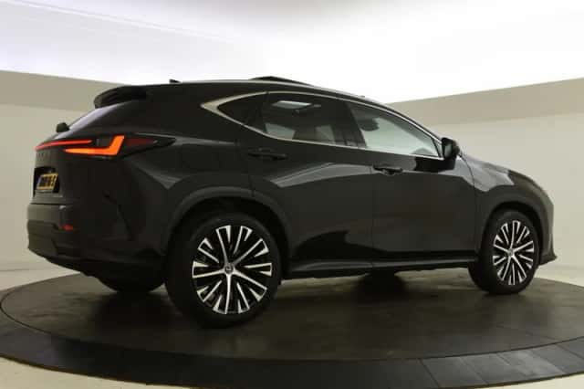 Lexus NX (2024) thumbnail 2