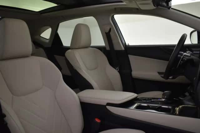 Lexus NX (2024) thumbnail 3