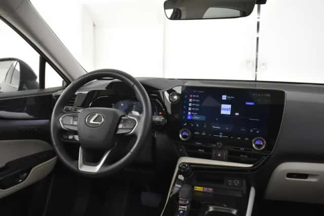 Lexus NX (2024) thumbnail 4