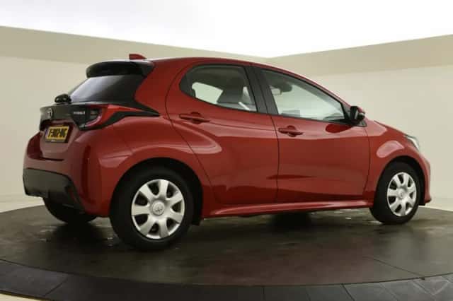 Toyota Yaris (2023) thumbnail 2