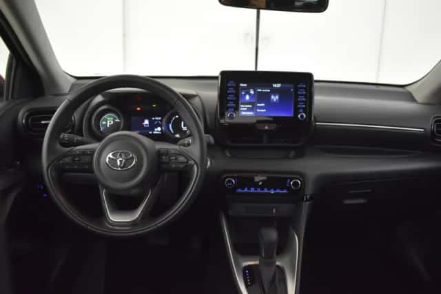 Toyota Yaris (2023) thumbnail 3
