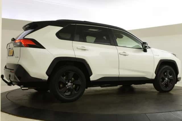 Toyota RAV4 (2020) thumbnail 2