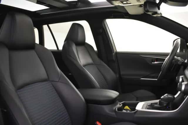 Toyota RAV4 (2020) thumbnail 3