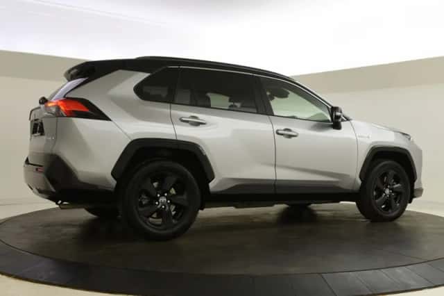 Toyota RAV4 (2021) thumbnail 2