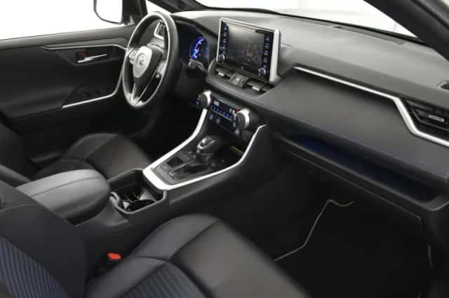 Toyota RAV4 (2021) thumbnail 3