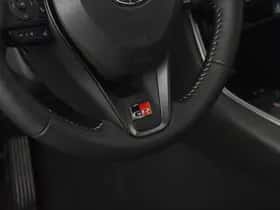 Toyota RAV4 (2023) thumbnail 16