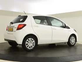 Toyota Yaris (2017) thumbnail 2