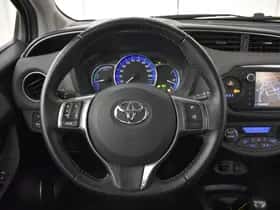 Toyota Yaris (2017) thumbnail 11
