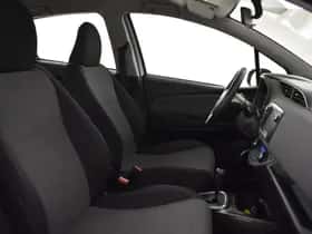 Toyota Yaris (2017) thumbnail 3