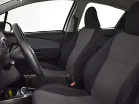 Toyota Yaris (2017) thumbnail 9