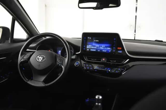Toyota C-HR (2019) thumbnail 4